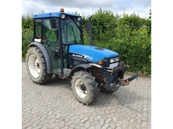 Traktor NEW HOLLAND