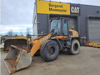 Kolový nakladač CASE