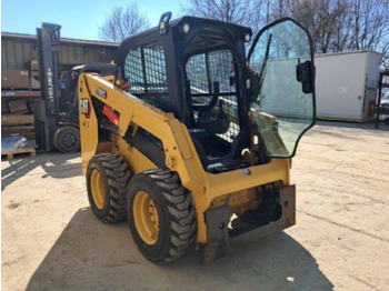 Smykový nakladač CATERPILLAR 226D