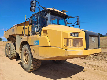 Kloubový sklápěč CATERPILLAR 730