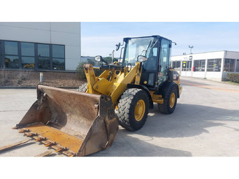Kolový nakladač CATERPILLAR 906M