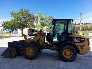 Kolový nakladač CATERPILLAR 906H