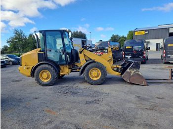Kolový nakladač CATERPILLAR 906M
