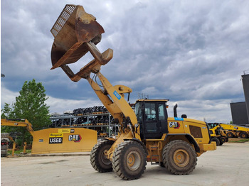 Kolový nakladač CATERPILLAR 926M