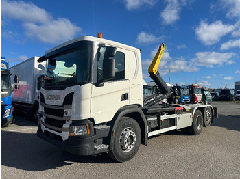 Hákový nosič kontejnerů SCANIA P 360