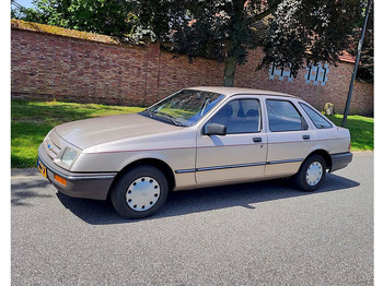 Sedan FORD