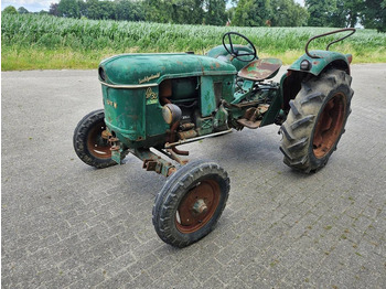 Traktor JOHN DEERE