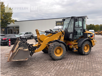 Kolový nakladač CATERPILLAR 908M