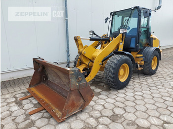 Kolový nakladač CATERPILLAR 908M