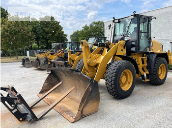 Kolový nakladač CATERPILLAR 910