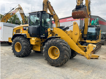 Kolový nakladač CATERPILLAR 926M