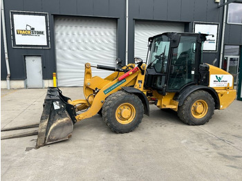 Smykový nakladač CATERPILLAR 906