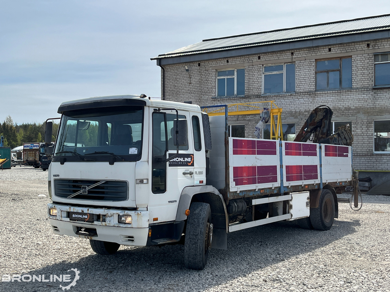 2000 Volvo FL220 4x2 + Hiab 102-4 - Nákladní automobil valníkový/ Plošinový, Auto s hydraulickou rukou: obrázek 2 2000 Volvo FL220 4x2 + Hiab 102-4 - Nákladní automobil valníkový/ Plošinový, Auto s hydraulickou rukou: obrázek 2