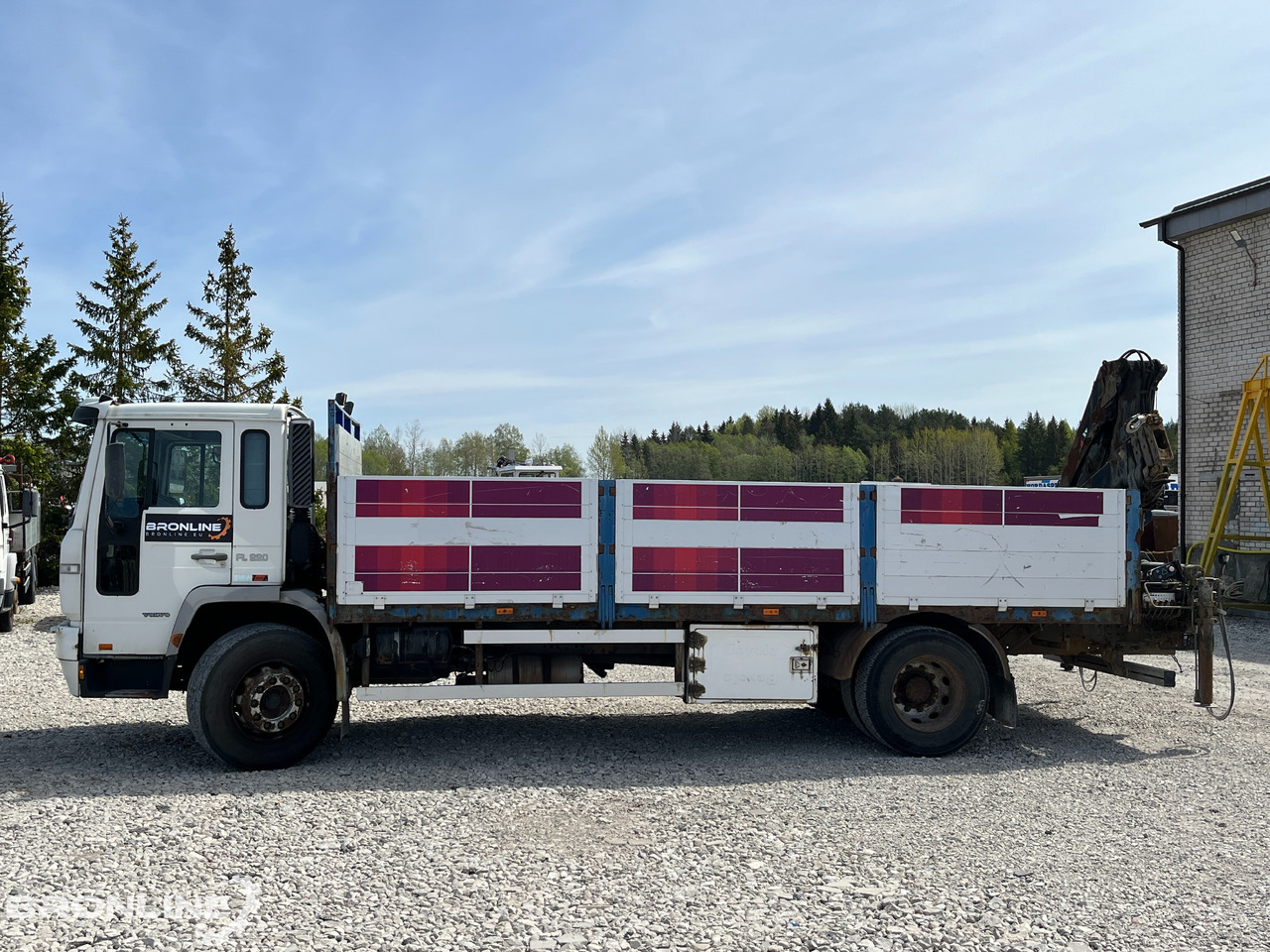2000 Volvo FL220 4x2 + Hiab 102-4 - Nákladní automobil valníkový/ Plošinový, Auto s hydraulickou rukou: obrázek 3 2000 Volvo FL220 4x2 + Hiab 102-4 - Nákladní automobil valníkový/ Plošinový, Auto s hydraulickou rukou: obrázek 3