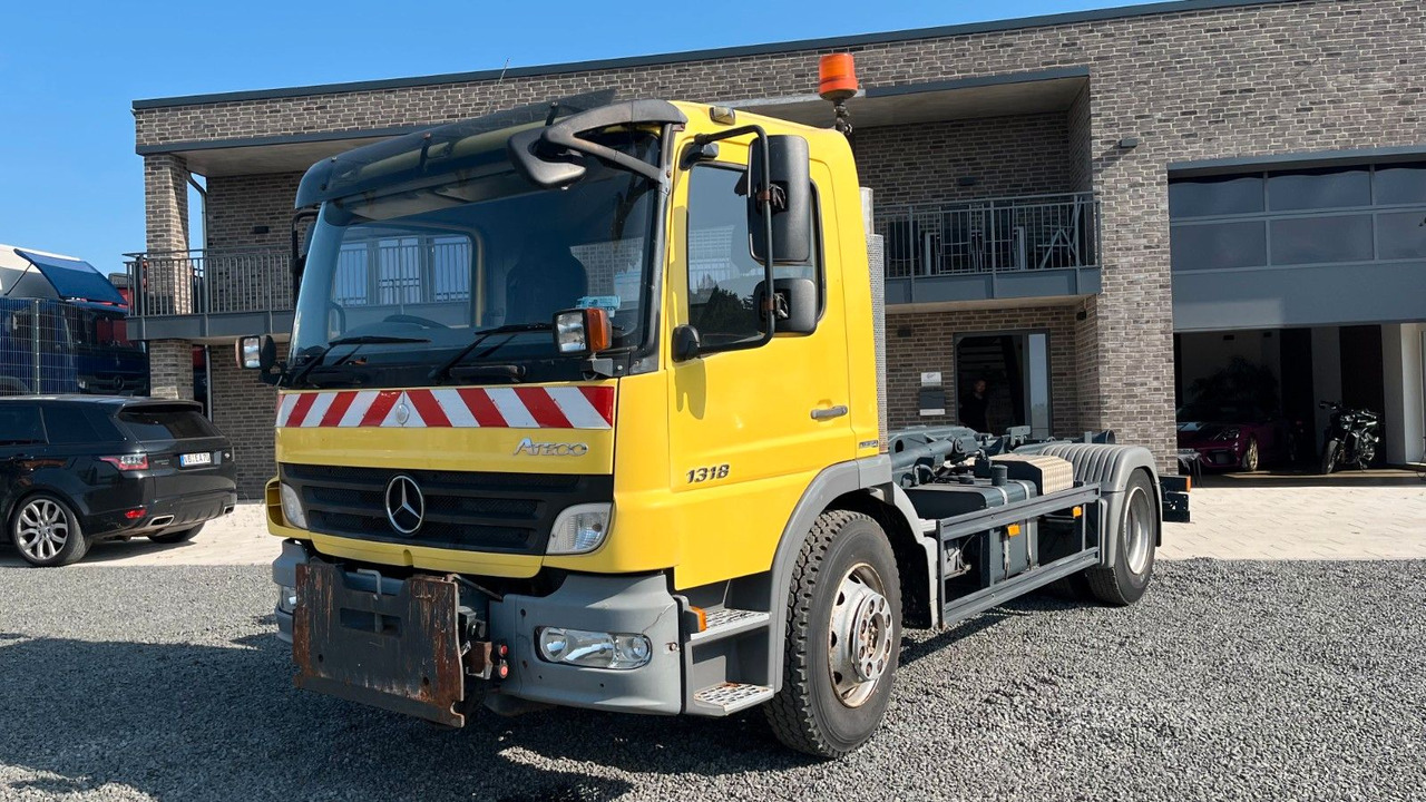 Mercedes-Benz 1318 1218 Abrollkipper Mercedes-Benz 1318 1218 Abrollkipper - Hákový nosič kontejnerů: obrázek 2 Mercedes-Benz 1318 1218 Abrollkipper Mercedes-Benz 1318 1218 Abrollkipper - Hákový nosič kontejnerů: obrázek 2