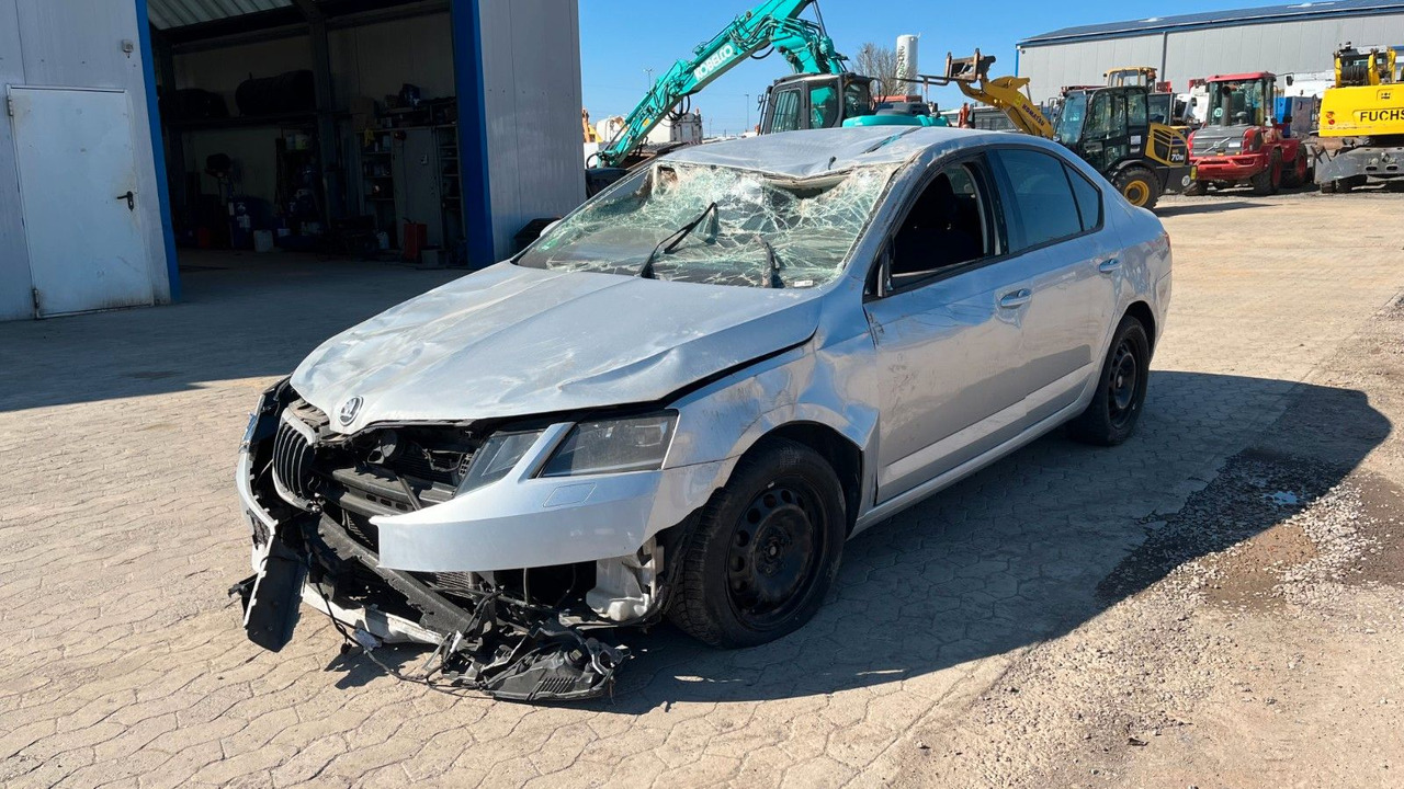 Skoda Octavia Lim. Ambition Unfall - Sedan: obrázek 2 Skoda Octavia Lim. Ambition Unfall - Sedan: obrázek 2