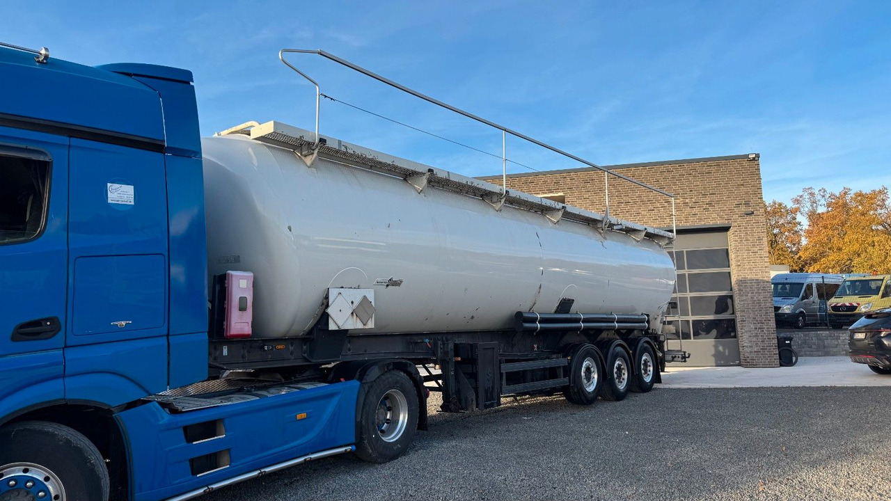 Spitzer SK 2760 CAL GGVS 60m³ Kippsilo - Silo cisterna: obrázek 1 Spitzer SK 2760 CAL GGVS 60m³ Kippsilo - Silo cisterna: obrázek 1