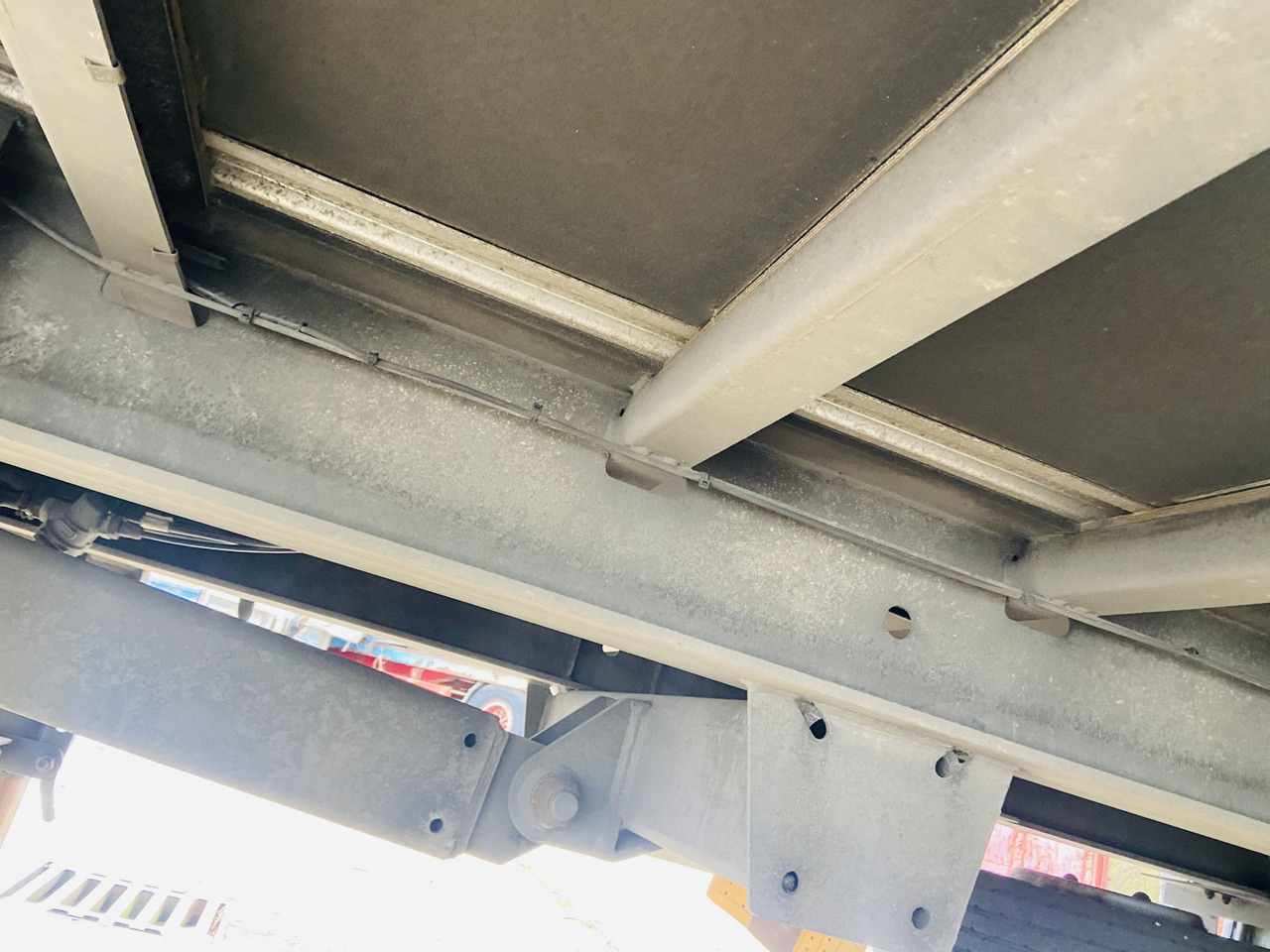 Ackermann Z-KA-F10.5/7,6 1 Achs Planenanhänger 10,5 t GG - Skříňový přívěs: obrázek 3 Ackermann Z-KA-F10.5/7,6 1 Achs Planenanhänger 10,5 t GG - Skříňový přívěs: obrázek 3