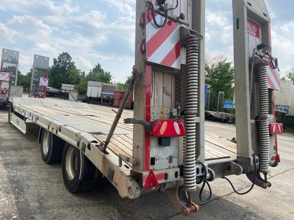Fliegl DTS 300 3 Achs Tiefladeranhänger - Podvalníkový přívěs: obrázek 4 Fliegl DTS 300 3 Achs Tiefladeranhänger - Podvalníkový přívěs: obrázek 4
