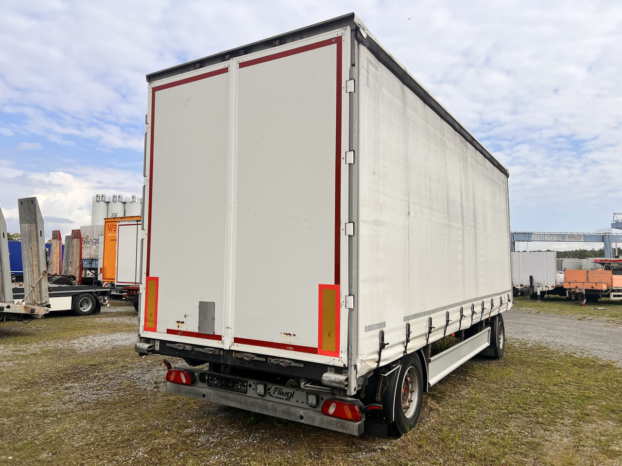 Fliegl ZPS180 2 Achs Jumbo- Planen, Mega, durchladbar - Plachtový přívěs: obrázek 2 Fliegl ZPS180 2 Achs Jumbo- Planen, Mega, durchladbar - Plachtový přívěs: obrázek 2