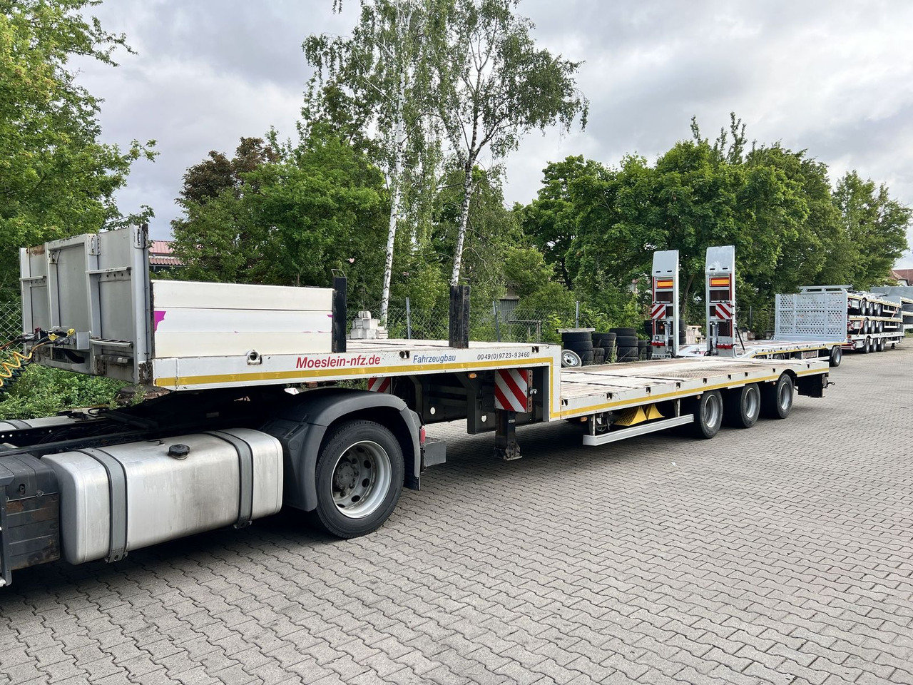 Möslein 3 Achs Satteltieflader - Podvalníkový návěs: obrázek 2 Möslein 3 Achs Satteltieflader - Podvalníkový návěs: obrázek 2
