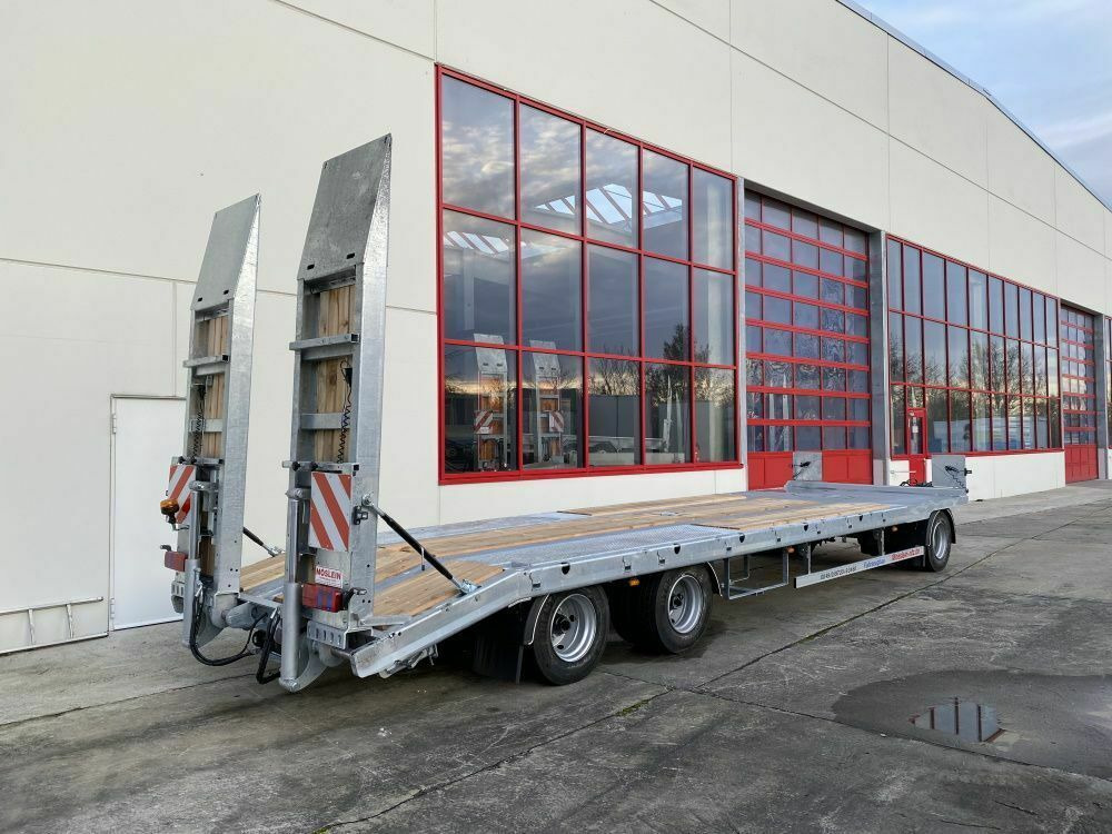 Möslein 3 Achs Tieflader mit gerader Ladefläche 8,10 m, - Podvalníkový přívěs: obrázek 3 Möslein 3 Achs Tieflader mit gerader Ladefläche 8,10 m, - Podvalníkový přívěs: obrázek 3