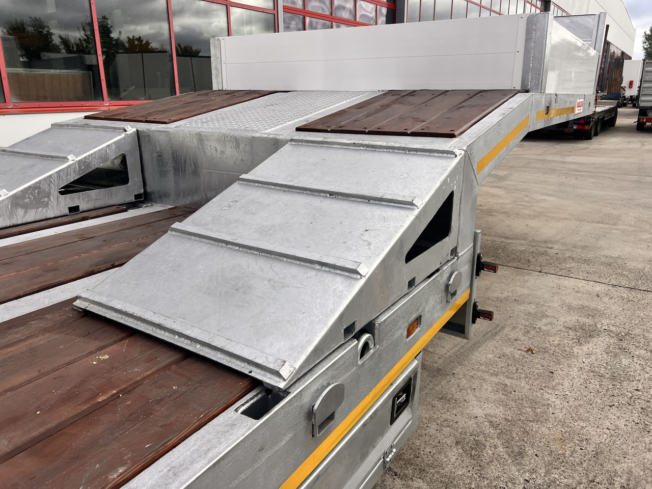 Möslein ST 3  3 Achs Satteltieflader neu - Podvalníkový návěs: obrázek 4 Möslein ST 3  3 Achs Satteltieflader neu - Podvalníkový návěs: obrázek 4