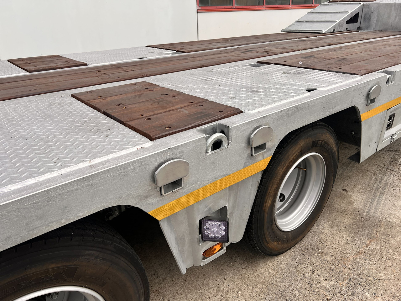 Möslein ST 3  3 Achs Satteltieflader neu - Podvalníkový návěs: obrázek 2 Möslein ST 3  3 Achs Satteltieflader neu - Podvalníkový návěs: obrázek 2