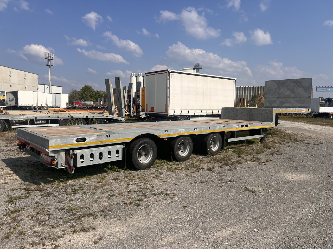 Möslein ST 3 Plato 8,7 3 Achs Satteltieflader Plato 45 t GGfür Fertigteile, Baumaschinen - Podvalníkový návěs: obrázek 3 Möslein ST 3 Plato 8,7 3 Achs Satteltieflader Plato 45 t GGfür Fertigteile, Baumaschinen - Podvalníkový návěs: obrázek 3