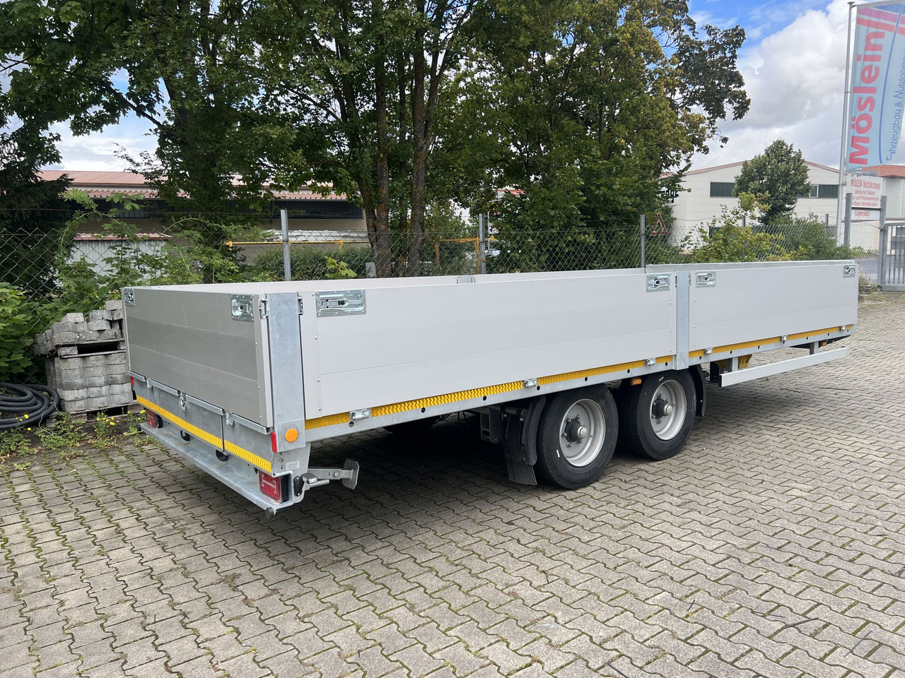 Möslein THT 11 G 6,2 L Tandem- Pritschenanhänger- Tieflader - Přívěs plato/ Valník: obrázek 4 Möslein THT 11 G 6,2 L Tandem- Pritschenanhänger- Tieflader - Přívěs plato/ Valník: obrázek 4