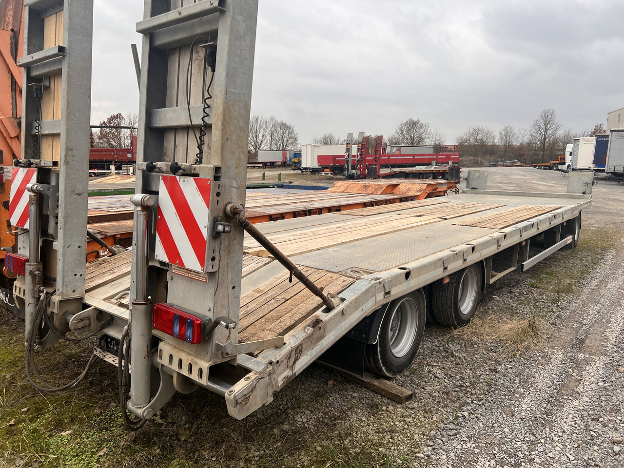 Möslein TO 3 F Schwebheim 3 Achs Tiefladeranhänger 9 m Ladefläche - Podvalníkový přívěs: obrázek 3 Möslein TO 3 F Schwebheim 3 Achs Tiefladeranhänger 9 m Ladefläche - Podvalníkový přívěs: obrázek 3