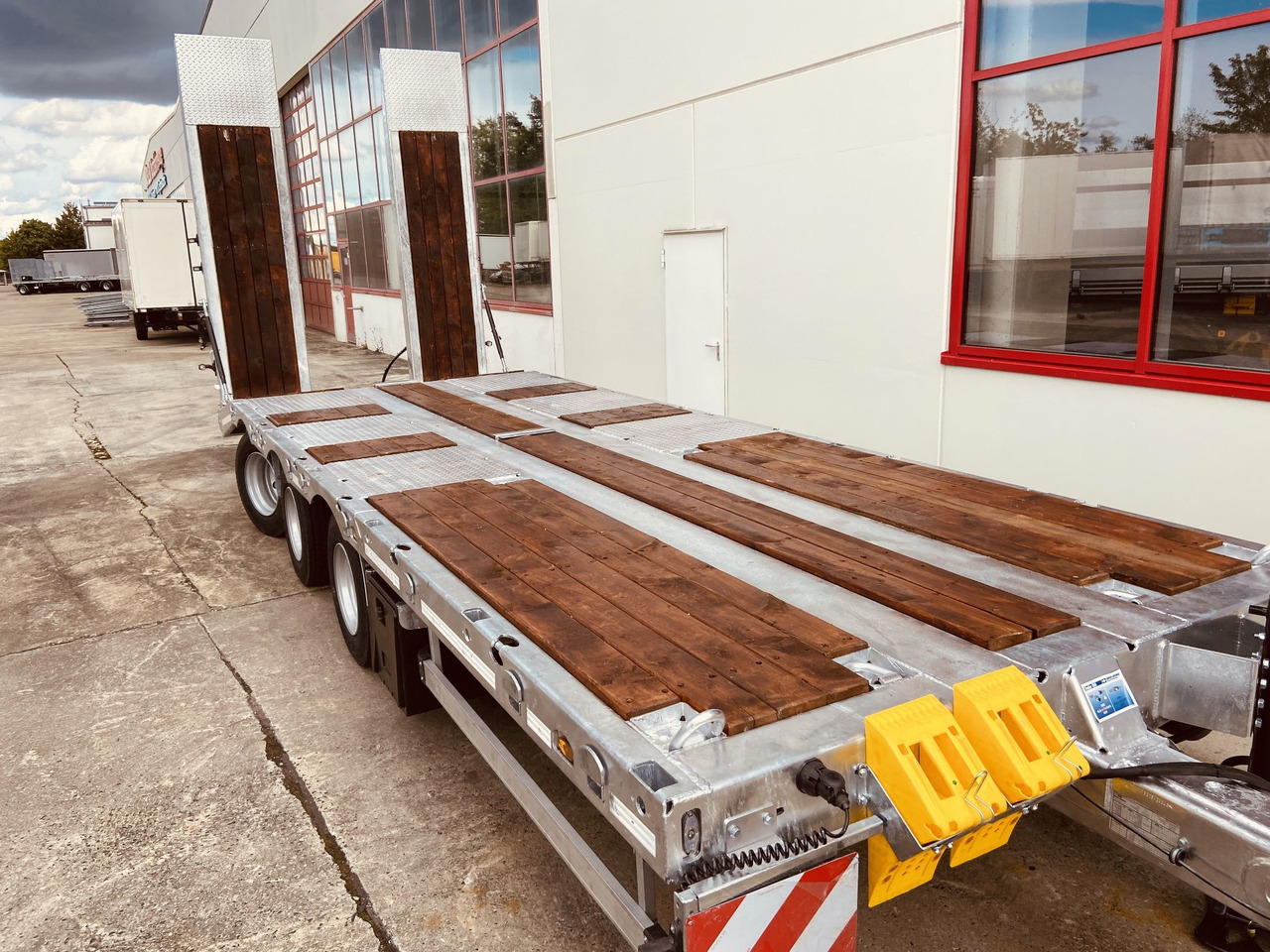 Möslein TT 31 31 t GG Tridem- Tieflader 3 Achs, gelenktNeufahrzeug - Podvalníkový přívěs: obrázek 3 Möslein TT 31 31 t GG Tridem- Tieflader 3 Achs, gelenktNeufahrzeug - Podvalníkový přívěs: obrázek 3