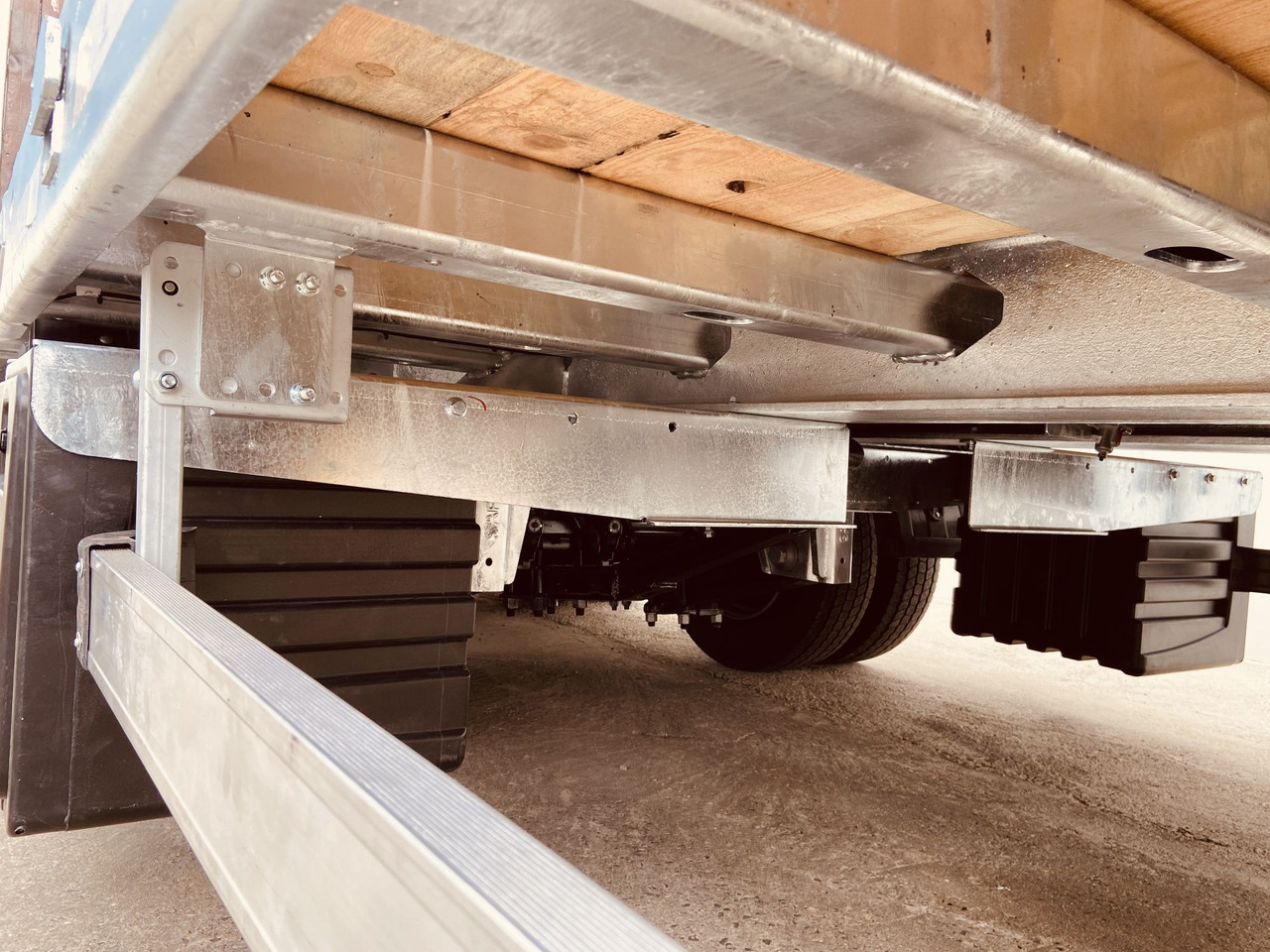 Möslein TT 31  31 t GG Tridem- Tieflader 3 Achs, gelenktNeufahrzeug - Podvalníkový přívěs: obrázek 2 Möslein TT 31  31 t GG Tridem- Tieflader 3 Achs, gelenktNeufahrzeug - Podvalníkový přívěs: obrázek 2