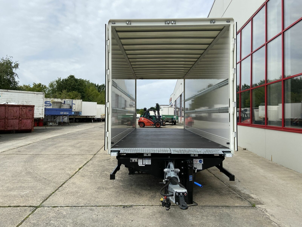 Möslein Tandem- Koffer, Durchladbar, -- Neufahrzeug -- - Skříňový přívěs: obrázek 2 Möslein Tandem- Koffer, Durchladbar, -- Neufahrzeug -- - Skříňový přívěs: obrázek 2