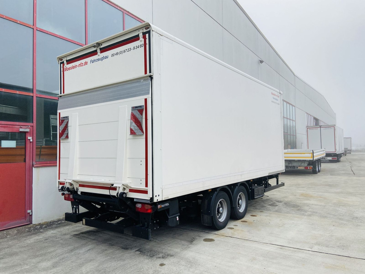 Möslein Tandem Koffer, Ladebordwand 1,5 t + Durchladbar - Skříňový přívěs: obrázek 2 Möslein Tandem Koffer, Ladebordwand 1,5 t + Durchladbar - Skříňový přívěs: obrázek 2