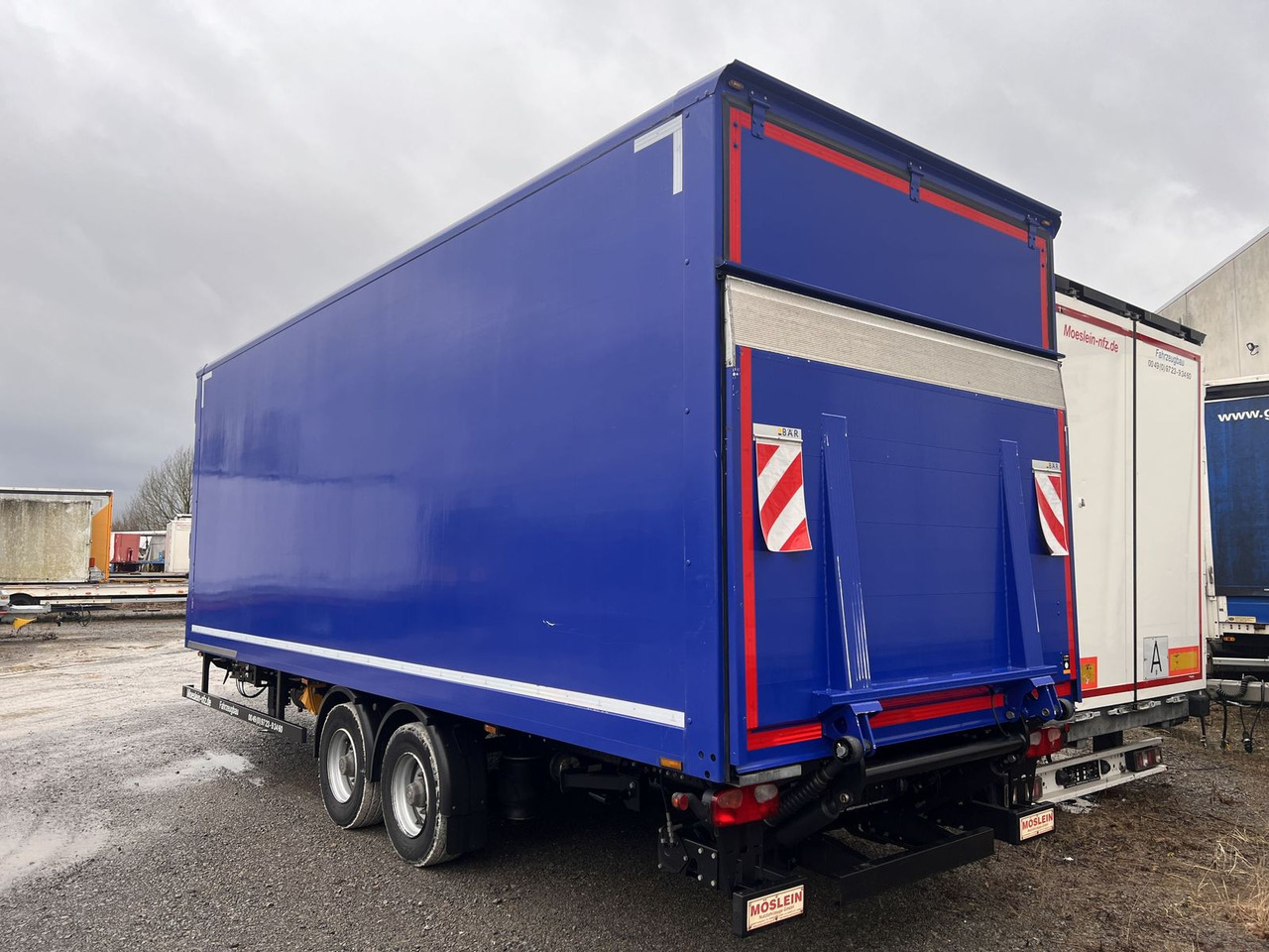 Möslein Tandem Koffer, Ladebordwand + Durchladbar, Weni - Skříňový přívěs: obrázek 3 Möslein Tandem Koffer, Ladebordwand + Durchladbar, Weni - Skříňový přívěs: obrázek 3