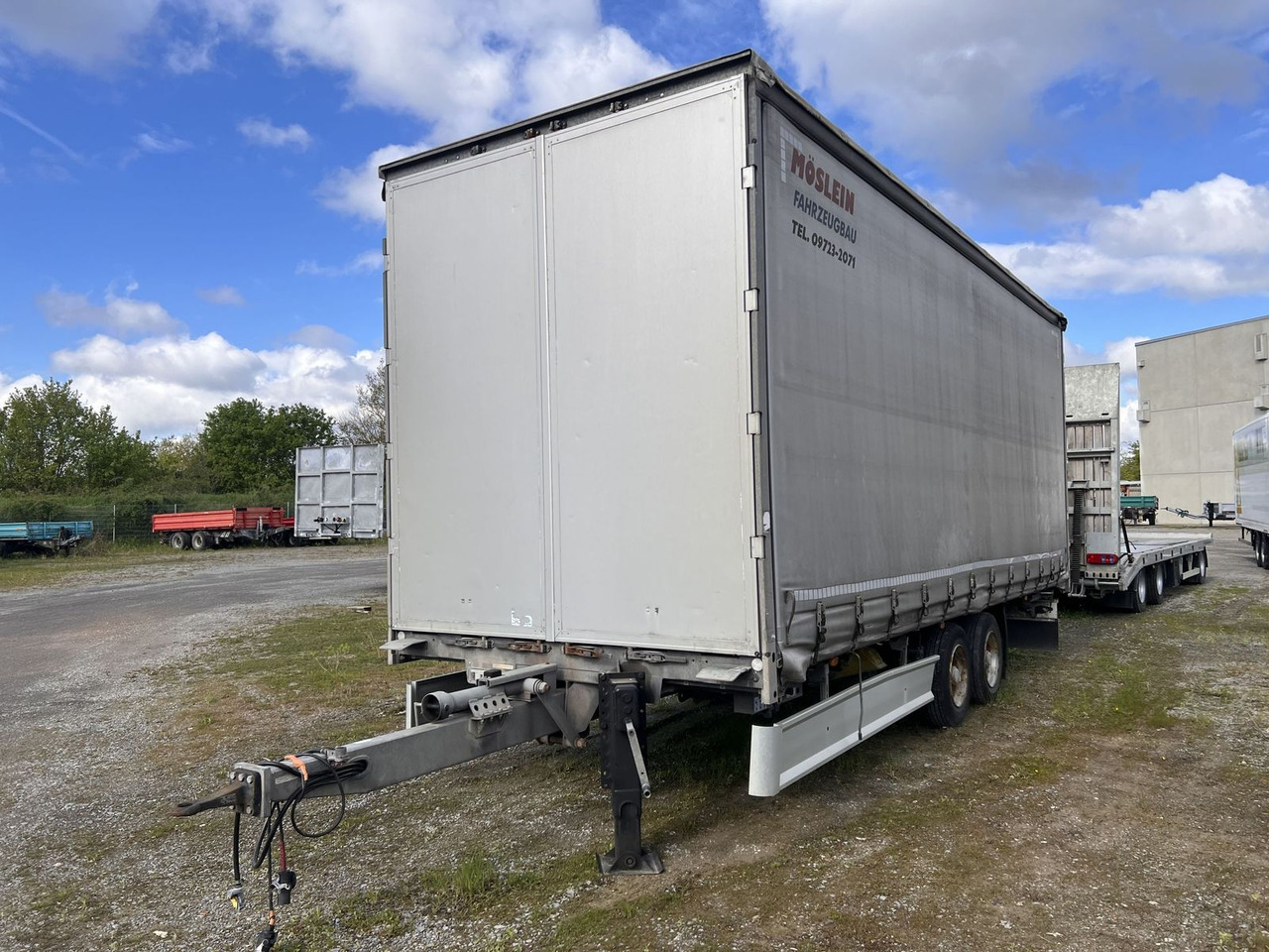 Möslein Tandem- Planenanhänger Durchladen - Plachtový přívěs: obrázek 4 Möslein Tandem- Planenanhänger Durchladen - Plachtový přívěs: obrázek 4
