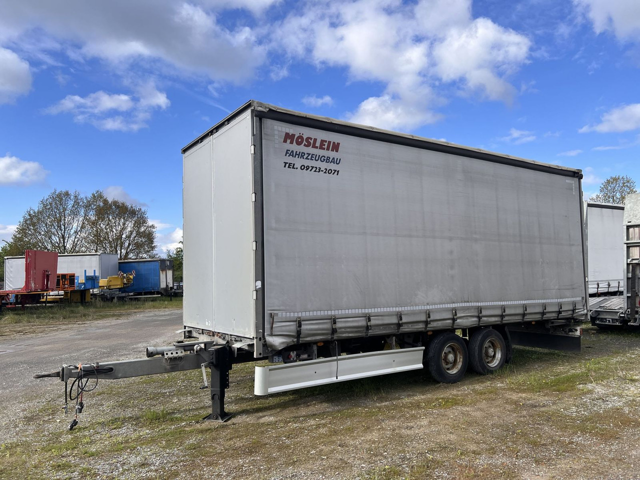Möslein Tandem- Planenanhänger Durchladen - Plachtový přívěs: obrázek 2 Möslein Tandem- Planenanhänger Durchladen - Plachtový přívěs: obrázek 2