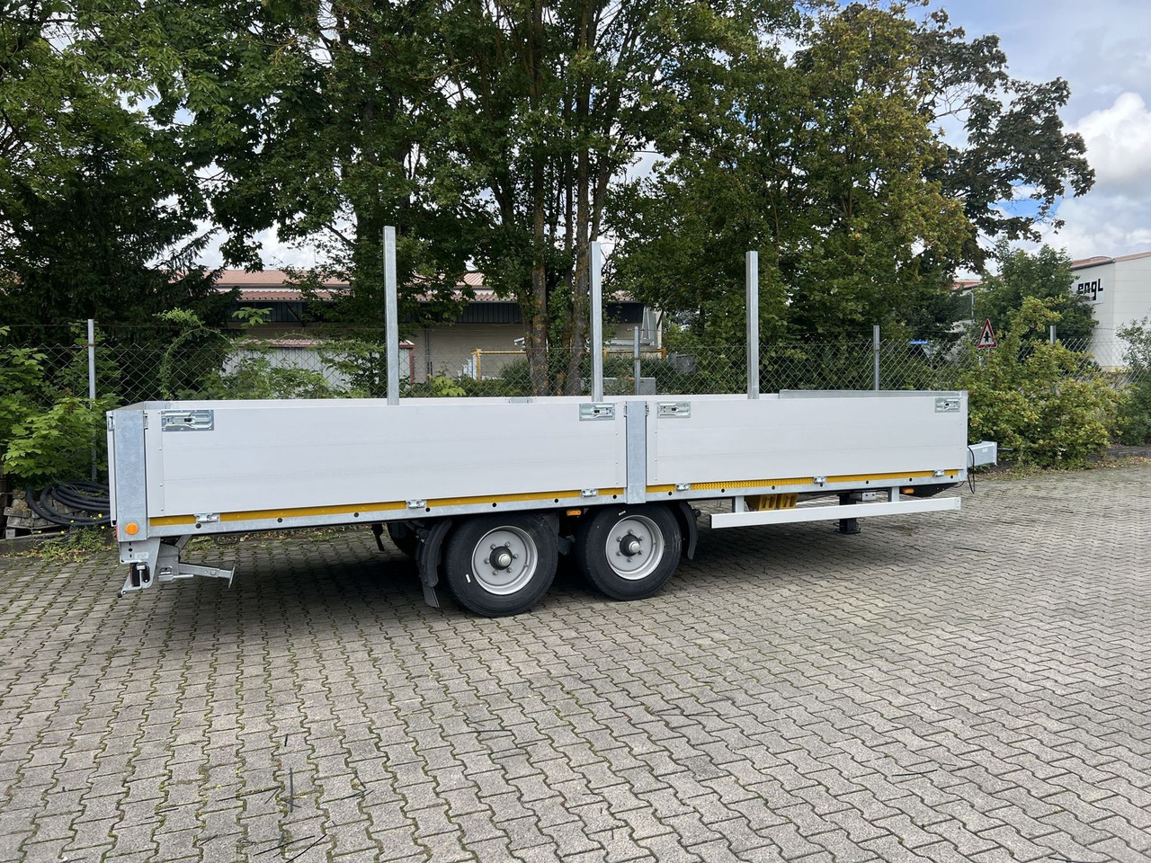 Möslein Tandem- Pritschenanhänger- Tieflader - Podvalníkový přívěs: obrázek 1 Möslein Tandem- Pritschenanhänger- Tieflader - Podvalníkový přívěs: obrázek 1