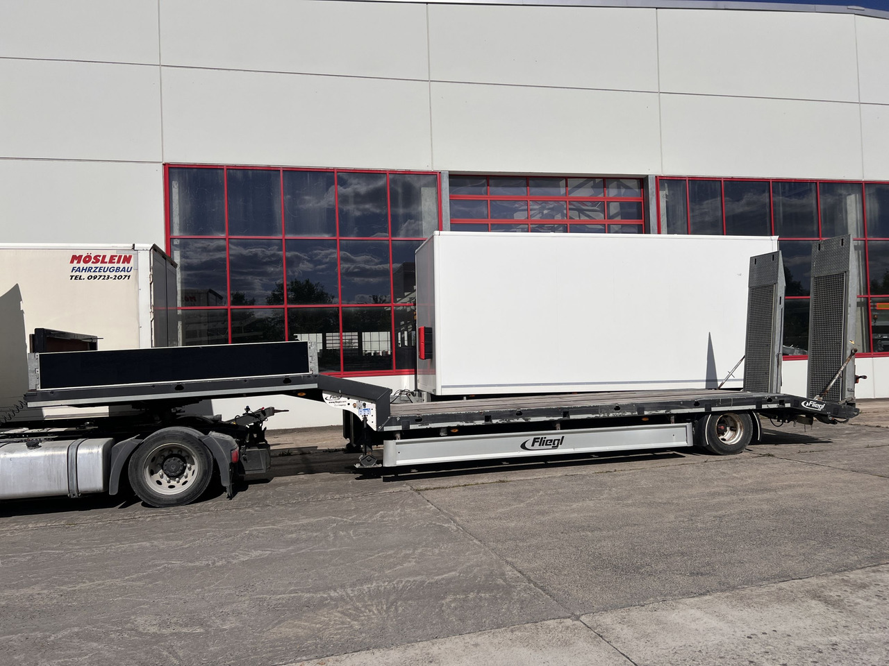 Müller Mitteltal T  1 Achs Satteltieflader - Podvalníkový návěs: obrázek 4 Müller Mitteltal T  1 Achs Satteltieflader - Podvalníkový návěs: obrázek 4