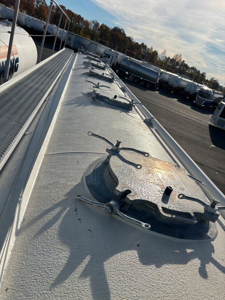 Feldbinder KIP 60.3 E-Hydraulik - Silo cisterna: obrázek 5 Feldbinder KIP 60.3 E-Hydraulik - Silo cisterna: obrázek 5