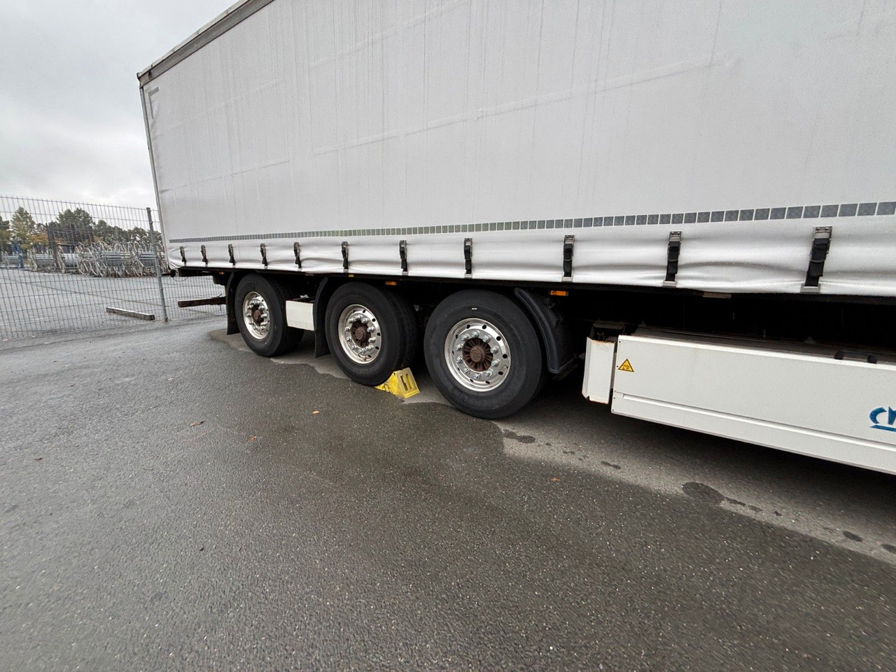 Krone SD Plane Mitnahmestapler Nachlaufachse - Plachtový návěs: obrázek 3 Krone SD Plane Mitnahmestapler Nachlaufachse - Plachtový návěs: obrázek 3