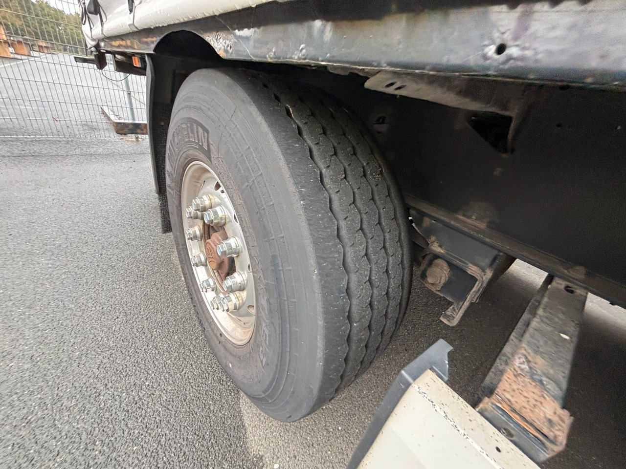 Krone SD Plane Mitnahmestapler Nachlaufachse - Plachtový návěs: obrázek 5 Krone SD Plane Mitnahmestapler Nachlaufachse - Plachtový návěs: obrázek 5