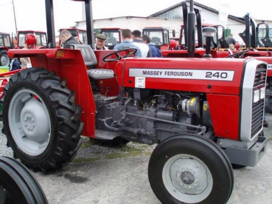 MASSEY FERGUSON 240 - Traktor: obrázek 1 MASSEY FERGUSON 240 - Traktor: obrázek 1