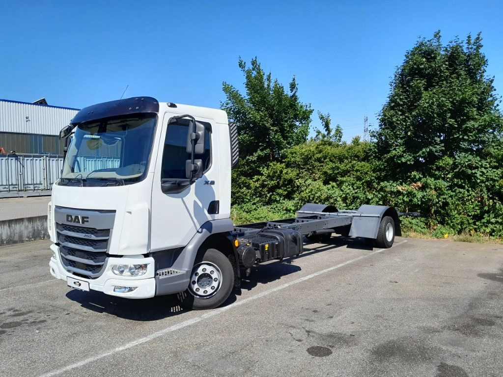 DAF FA XB 260 12t - Podvozek s kabinou: obrázek 1 DAF FA XB 260 12t - Podvozek s kabinou: obrázek 1