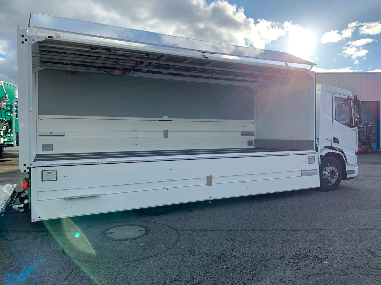 DAF FA XD 370 zikun Swing-Board-Aufbau - Přepravník nápojů: obrázek 4 DAF FA XD 370 zikun Swing-Board-Aufbau - Přepravník nápojů: obrázek 4