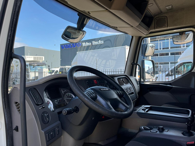 Interior photo 1: Skříňový nákladní auto DAF LF 210, 4x2, Euro 6, Airco, Nav
