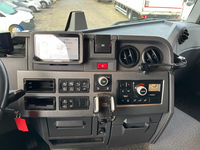 Skříňový nákladní auto Renault T-11 SLEEPERCAB 380 P6X2 COMFORT: obrázek 17