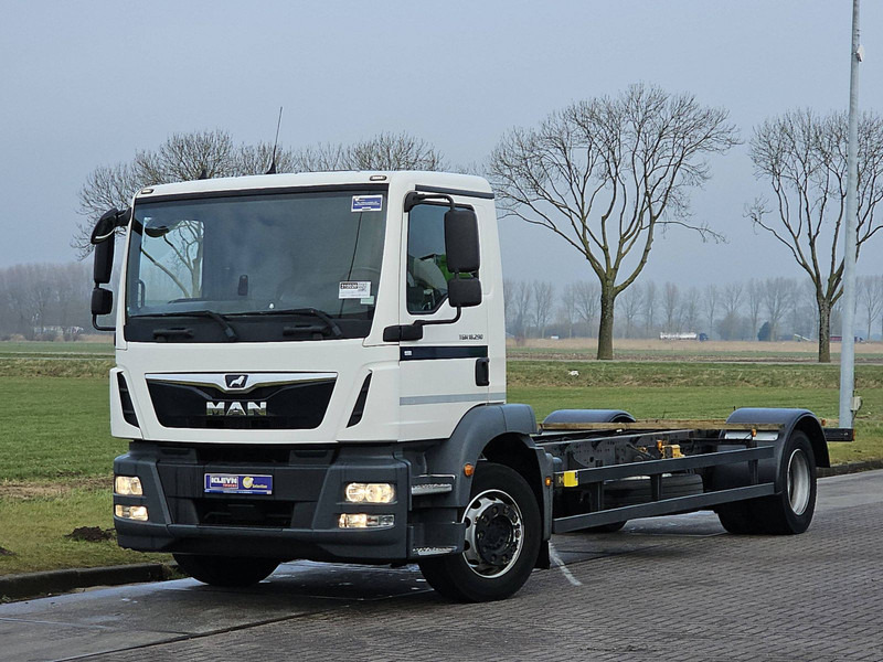 MAN 18.290 TGM 19T WB 578 AIRCO - Podvozek s kabinou: obrázek 2 MAN 18.290 TGM 19T WB 578 AIRCO - Podvozek s kabinou: obrázek 2