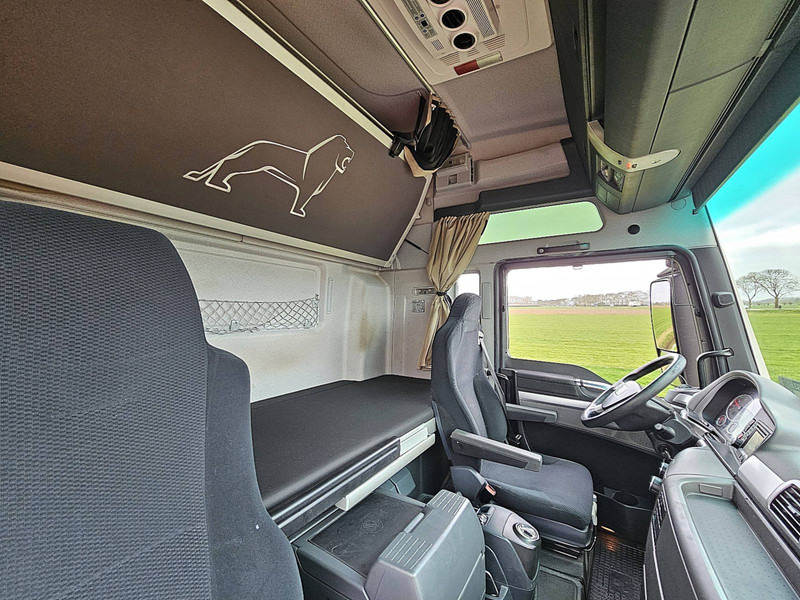 Interior photo 3: Kontejnérový podvozek/ Výměnná nástavba MAN 26.440 TGX XXL 6X2-4 INTARDER
